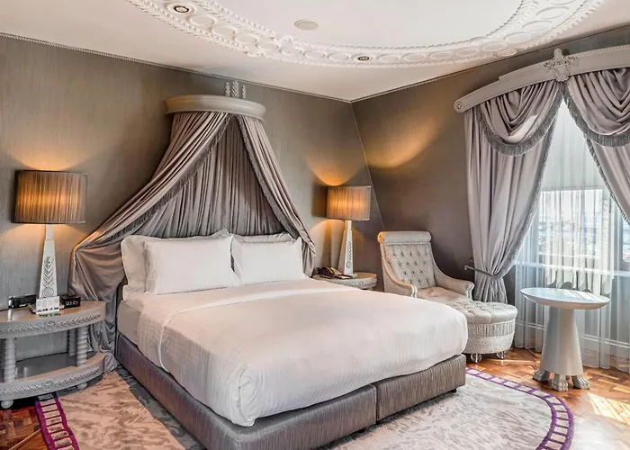 Wyndham Grand Istanbul Kalamis Marina Hotel